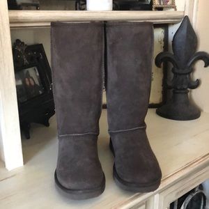 Woman’s Chocolate Tall Ugg Woman’s Size 9